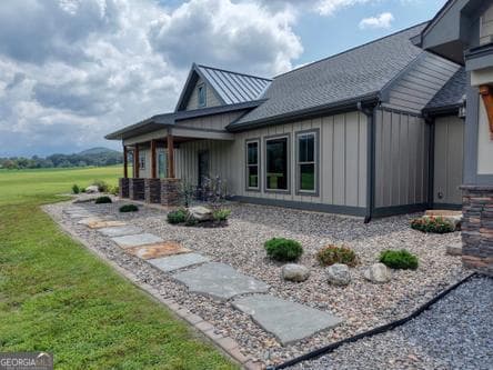 2 bedroom, 2.5 bathroom, 2,466 sq ft single family residence for sale at 186 Rice Landing Court, Hayesville, NC 28904 — photo 3