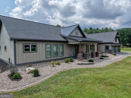 2 bedroom, 2.5 bathroom, 2,466 sq ft single family residence for sale at 186 Rice Landing Court, Hayesville, NC 28904 — photo 4