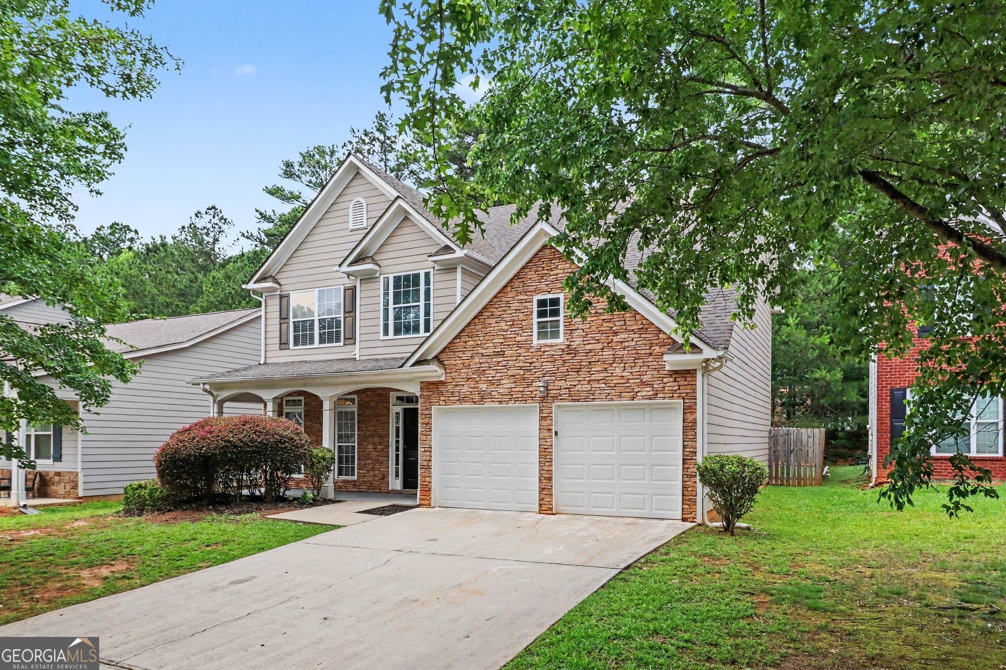 4 bedroom, 2.5 bathroom, 2,189 sq ft single family residence for sale at 107 Shadow Creek Court, Fairburn, GA 30213 — photo 3