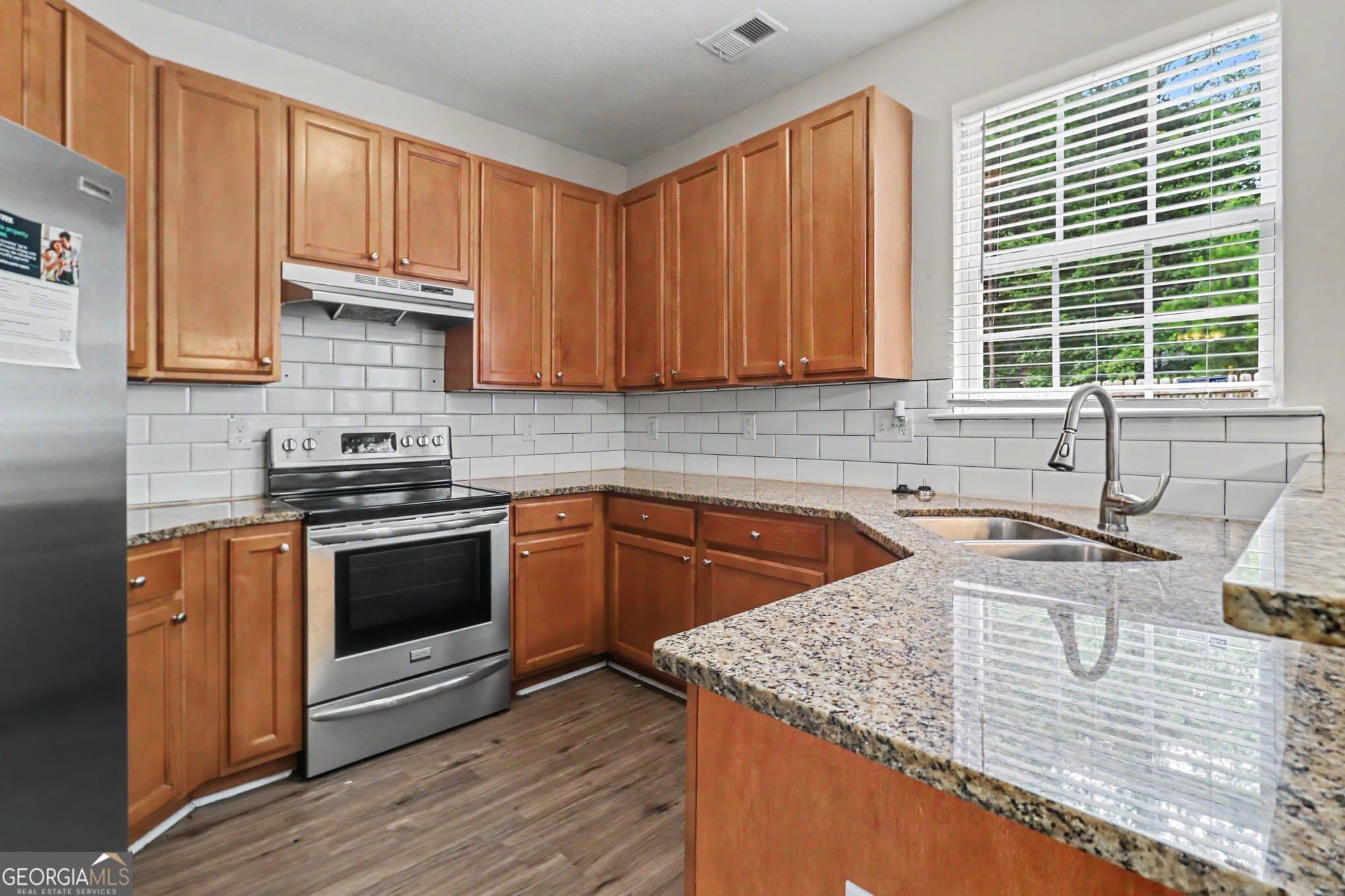 4 bedroom, 2.5 bathroom, 2,189 sq ft single family residence for sale at 107 Shadow Creek Court, Fairburn, GA 30213 — photo 10