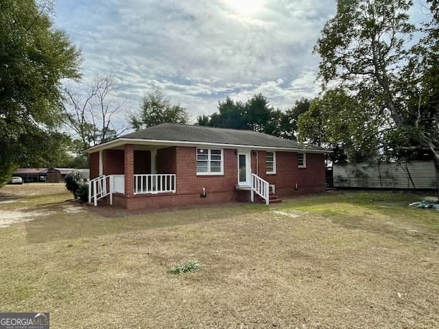 3 bedroom, 2 bathroom, 1,064 sq ft single family residence sold at 428 Riverview Street, Millen, GA 30442