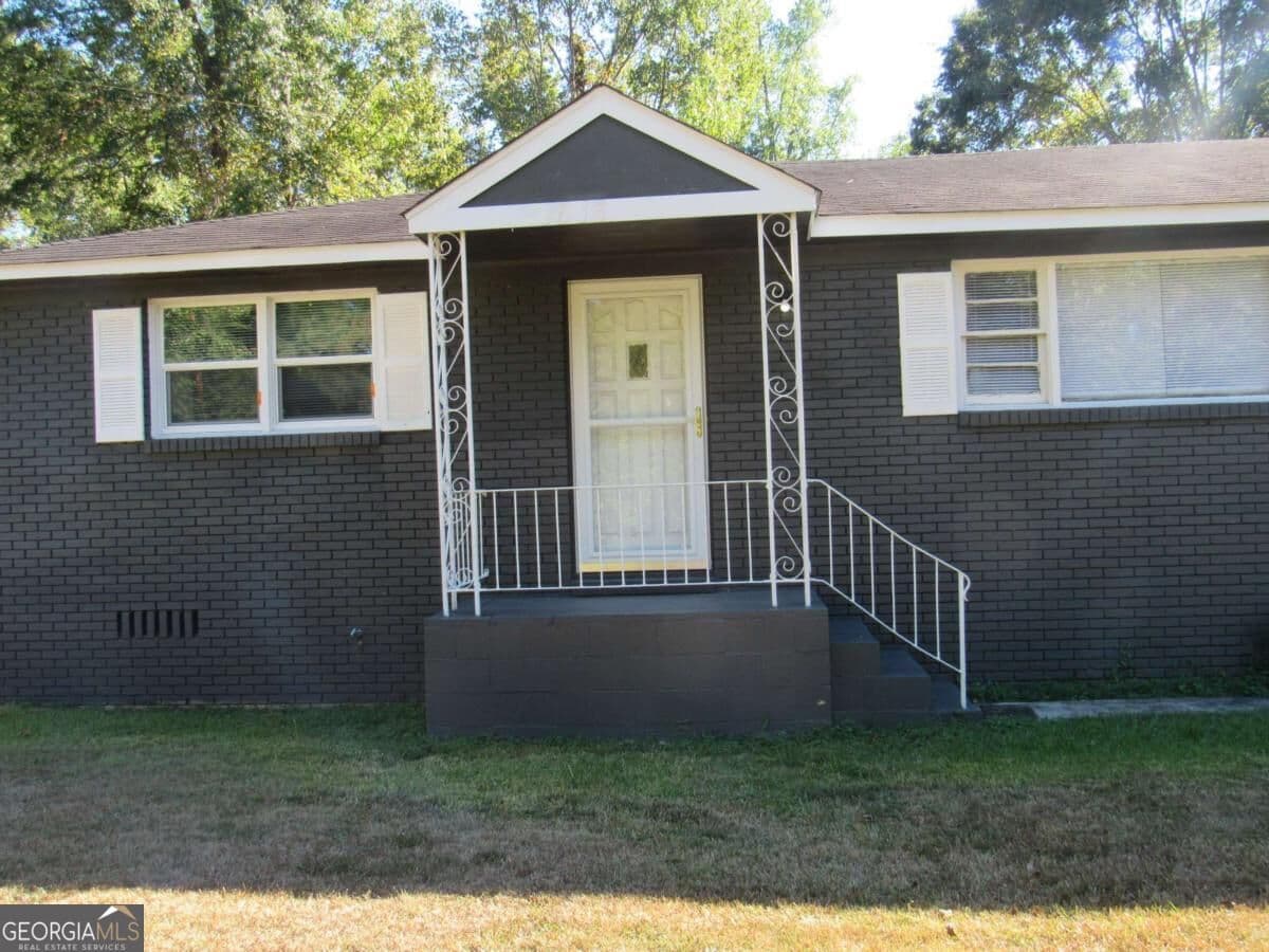 3 bedroom, 1 bathroom, 1,152 sq ft single family residence for rent at 1616 Mathis Circle, Macon, GA 31206 for $1,200 a month — photo 2