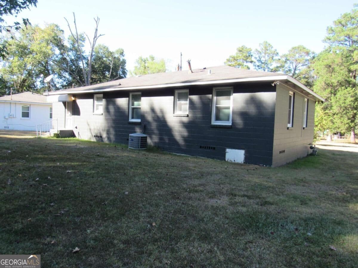 3 bedroom, 1 bathroom, 1,152 sq ft single family residence for rent at 1616 Mathis Circle, Macon, GA 31206 for $1,200 a month — photo 6