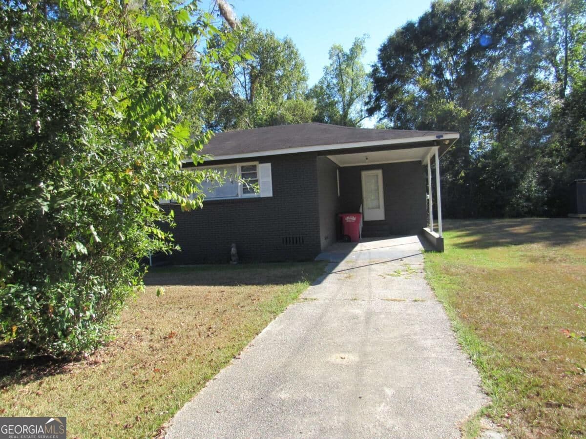 3 bedroom, 1 bathroom, 1,152 sq ft single family residence for rent at 1616 Mathis Circle, Macon, GA 31206 for $1,200 a month — photo 3