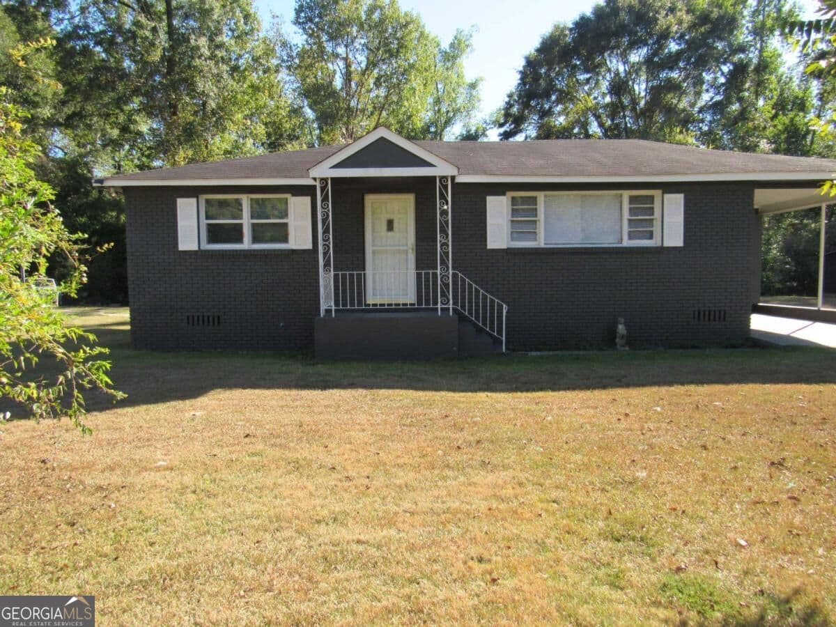 3 bedroom, 1 bathroom, 1,152 sq ft single family residence for rent at 1616 Mathis Circle, Macon, GA 31206 for $1,200 a month