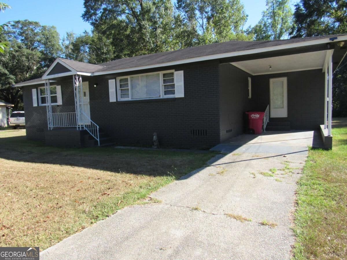 3 bedroom, 1 bathroom, 1,152 sq ft single family residence for rent at 1616 Mathis Circle, Macon, GA 31206 for $1,200 a month — photo 4