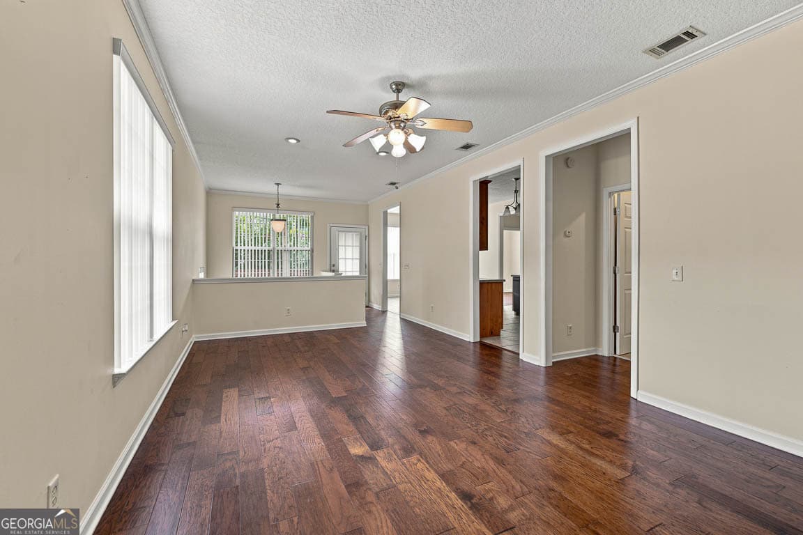 3 bedroom, 2 bathroom, 2,075 sq ft single family residence under contract at 148 Drayton Circle, Brunswick, GA 31525 — photo 3