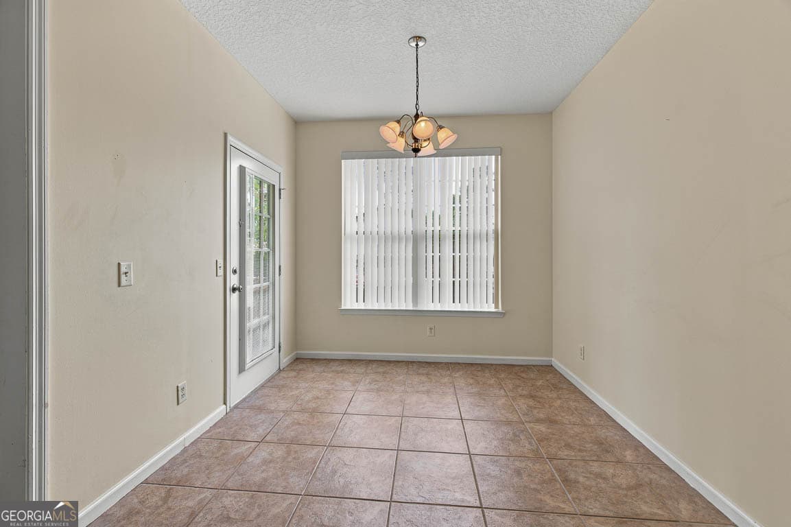 3 bedroom, 2 bathroom, 2,075 sq ft single family residence under contract at 148 Drayton Circle, Brunswick, GA 31525 — photo 4