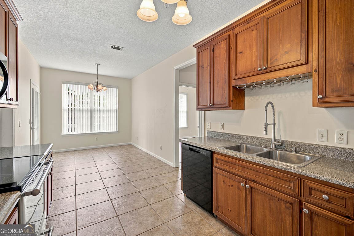 3 bedroom, 2 bathroom, 2,075 sq ft single family residence under contract at 148 Drayton Circle, Brunswick, GA 31525 — photo 8