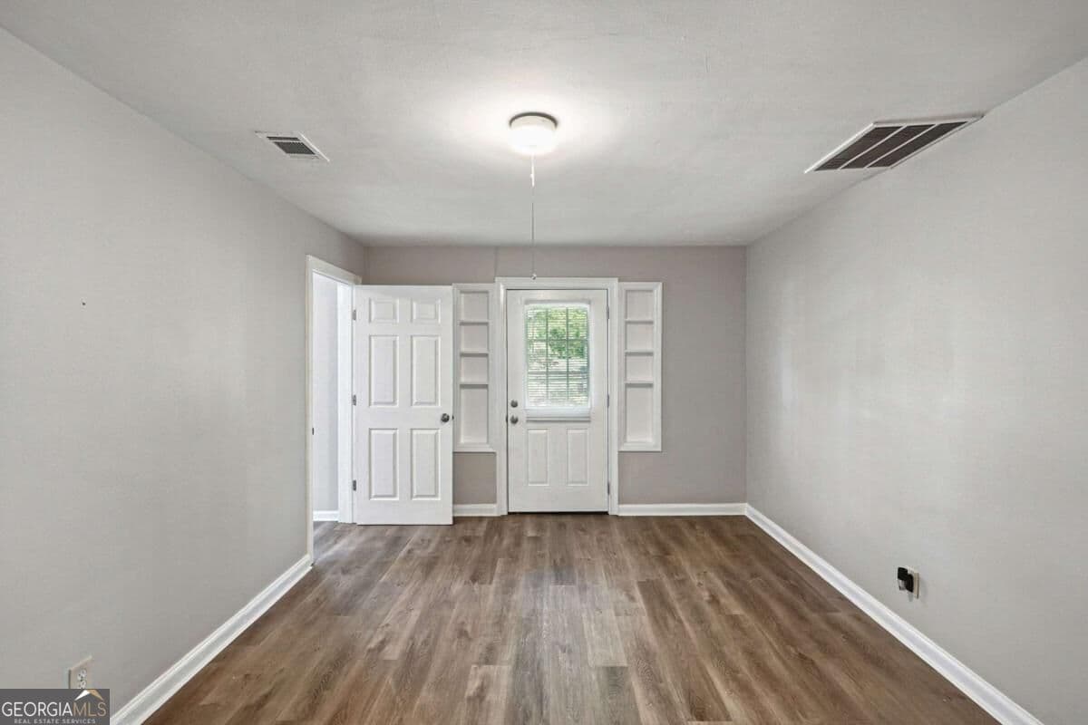 2 bedroom, 1 bathroom, 1,164 sq ft single family residence for sale at 2903 Blount Street, East Point, GA 30344 — photo 2