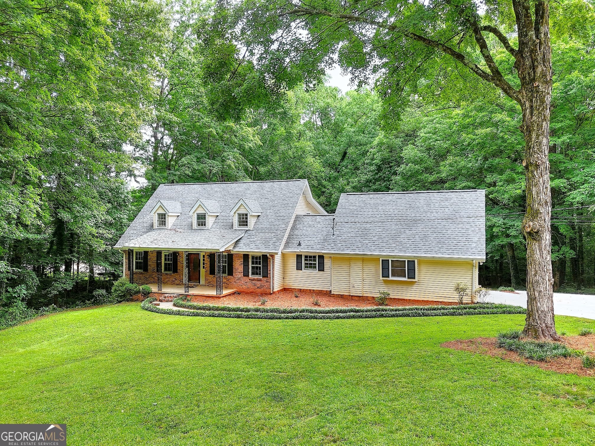 5 bedroom, 3.5 bathroom, 3,882 sq ft single family residence for sale at 66 SW Lockring Drive, Lilburn, GA 30047 — photo 2