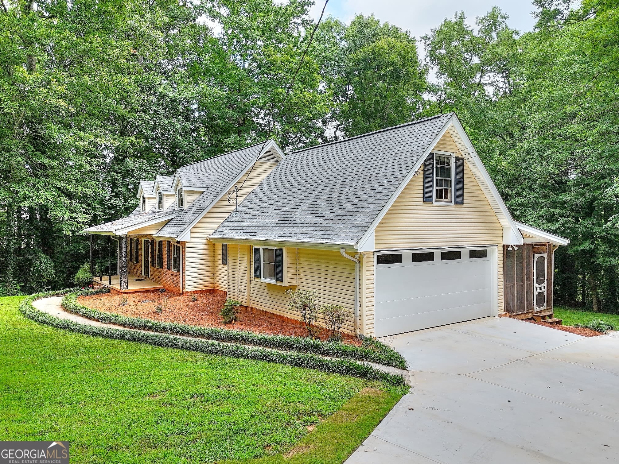5 bedroom, 3.5 bathroom, 3,882 sq ft single family residence for sale at 66 SW Lockring Drive, Lilburn, GA 30047 — photo 3