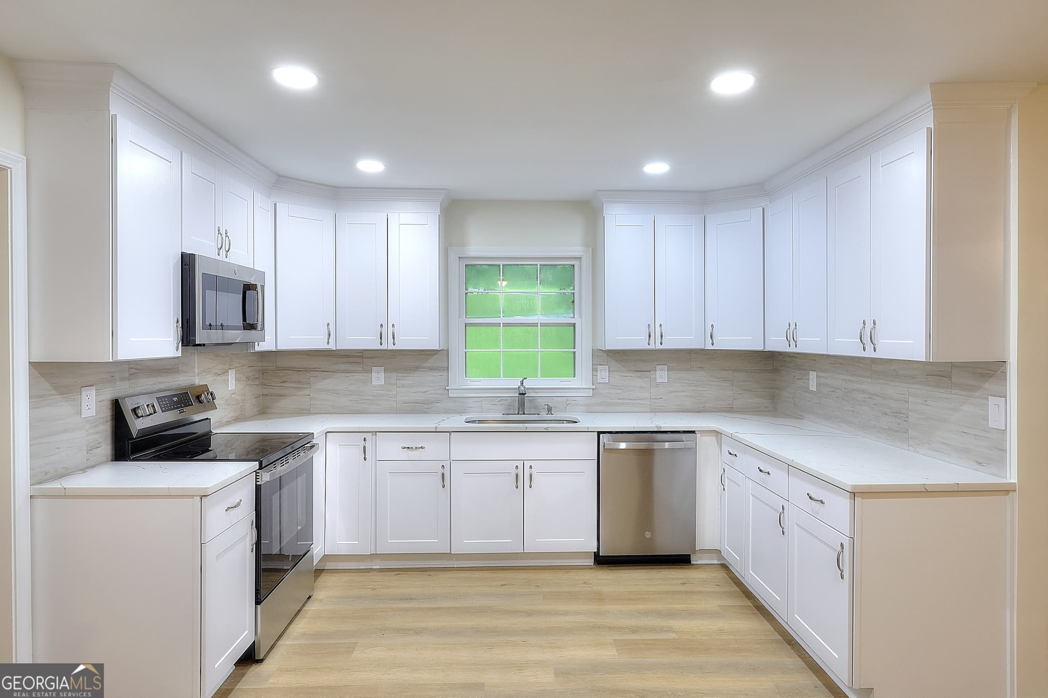 5 bedroom, 3.5 bathroom, 3,882 sq ft single family residence for sale at 66 SW Lockring Drive, Lilburn, GA 30047 — photo 9