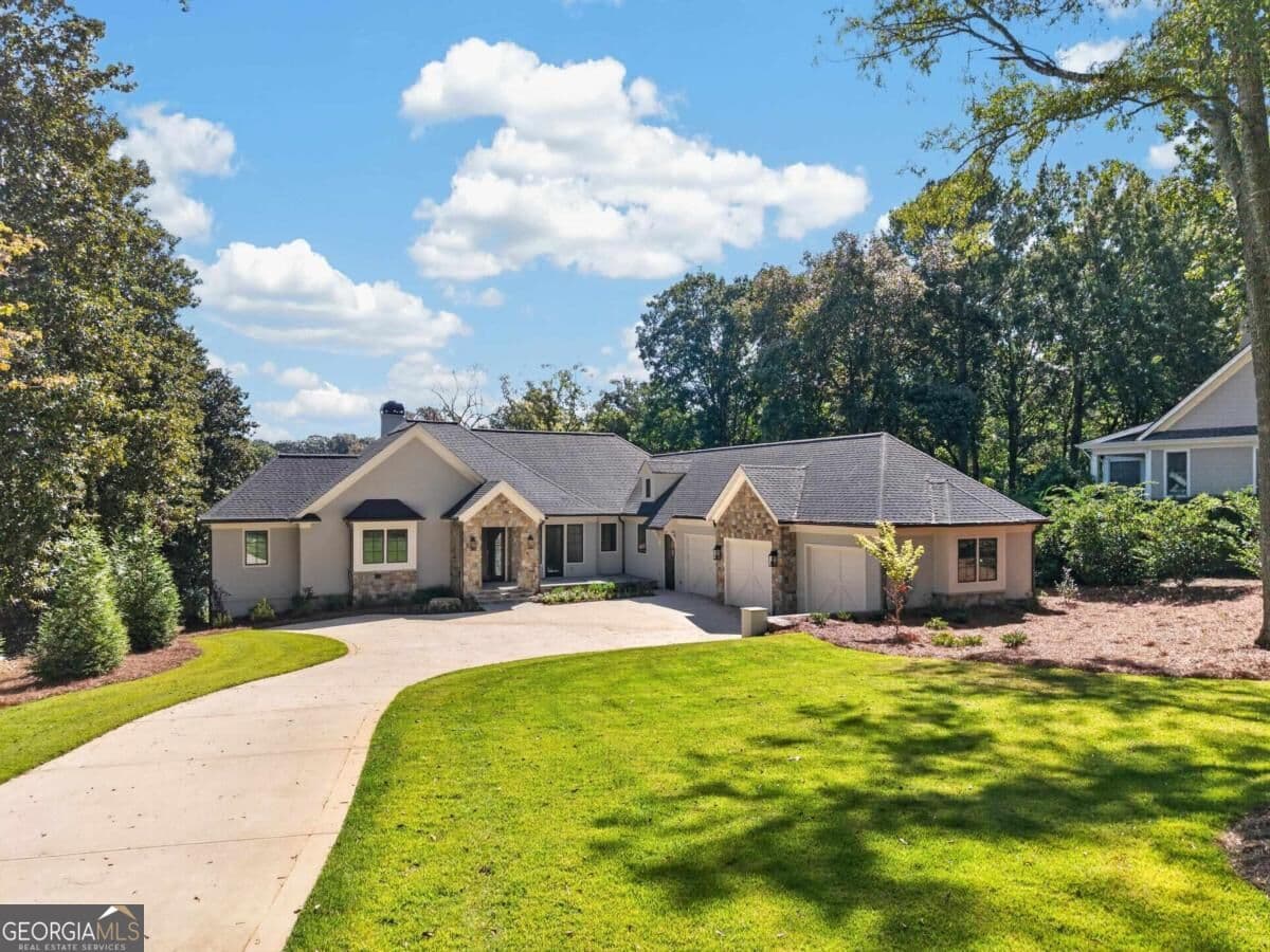 5 bedroom, 6.5 bathroom, 6,270 sq ft single family residence for sale at 136 Barrington Hall Drive, Eatonton, GA 31024 — photo 2