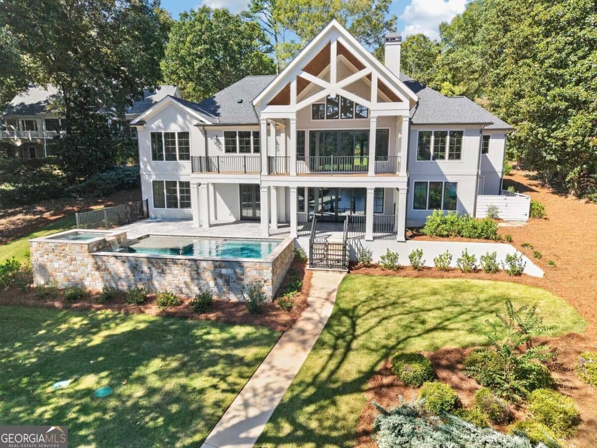 5 bedroom, 6.5 bathroom, 6,270 sq ft single family residence for sale at 136 Barrington Hall Drive, Eatonton, GA 31024 — photo 3
