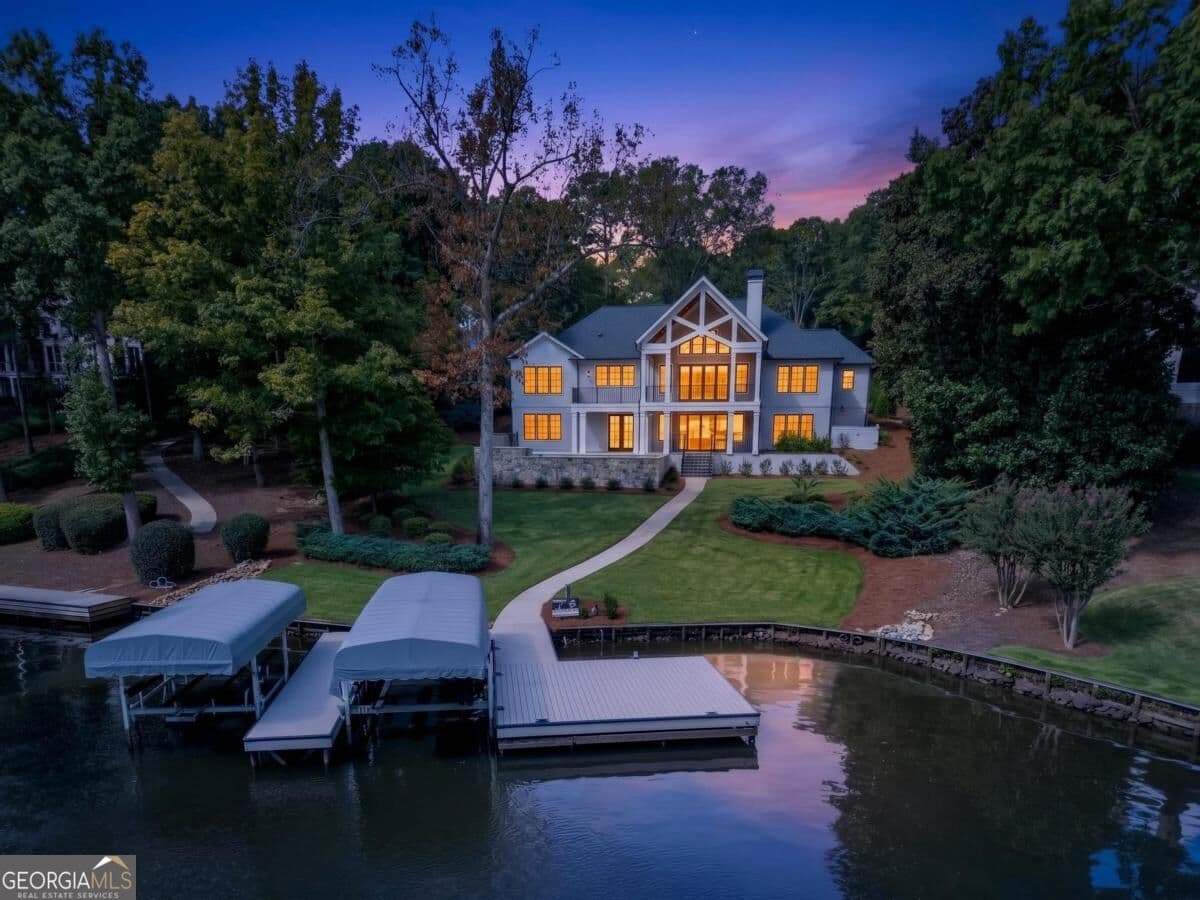 5 bedroom, 6.5 bathroom, 6,270 sq ft single family residence for sale at 136 Barrington Hall Drive, Eatonton, GA 31024 — photo 5