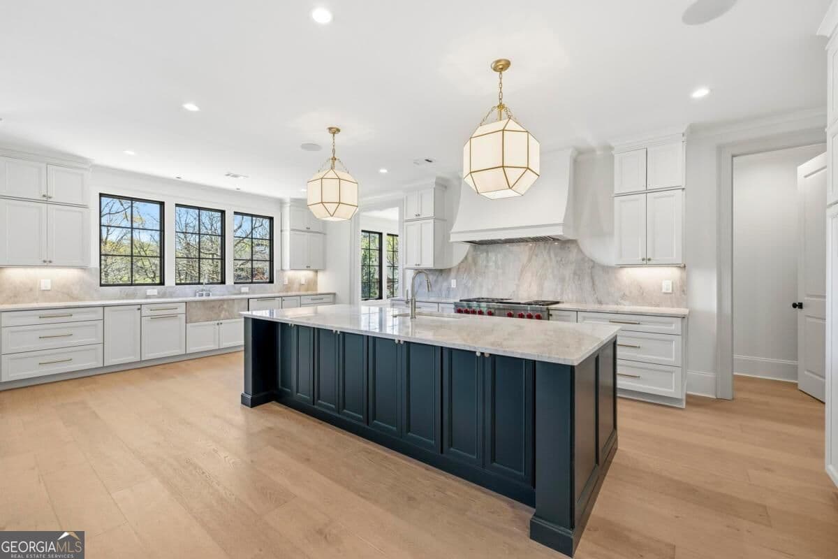 5 bedroom, 6.5 bathroom, 6,270 sq ft single family residence for sale at 136 Barrington Hall Drive, Eatonton, GA 31024 — photo 10