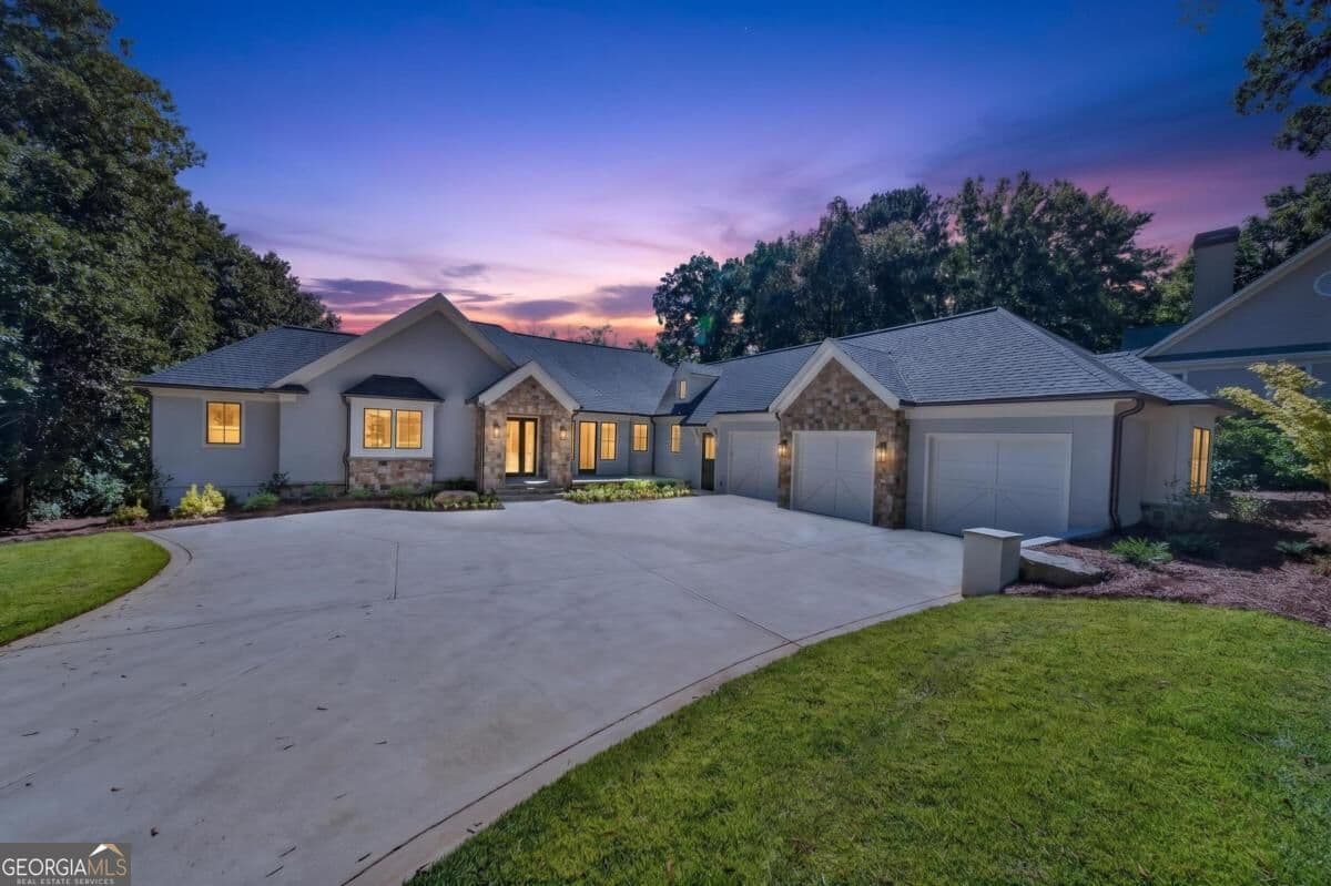 5 bedroom, 6.5 bathroom, 6,270 sq ft single family residence for sale at 136 Barrington Hall Drive, Eatonton, GA 31024 — photo 4