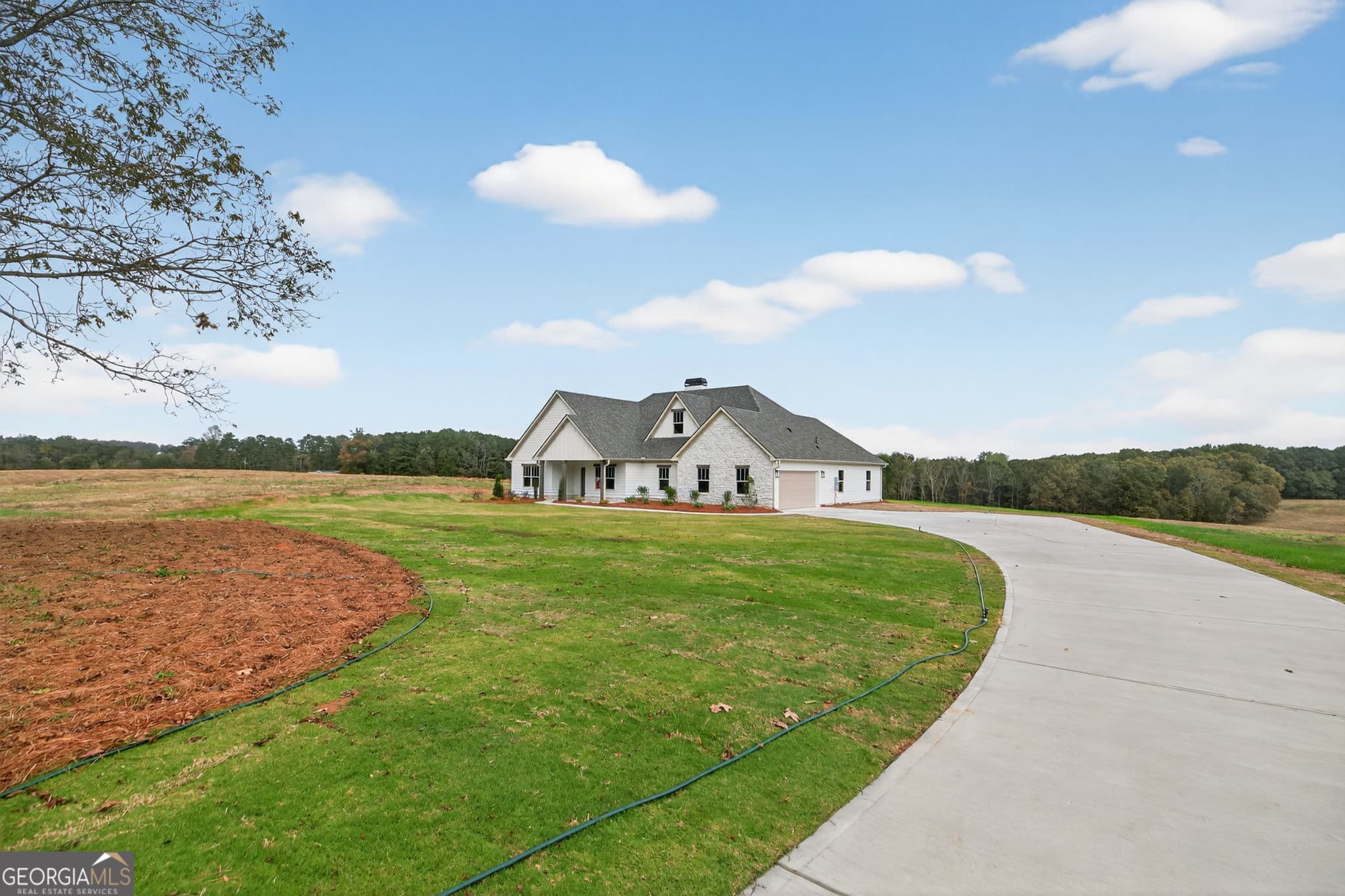 5 bedroom, 4 bathroom, 2,841 sq ft single family residence for sale at 359 Gray Road, Roopville, GA 30170 — photo 4