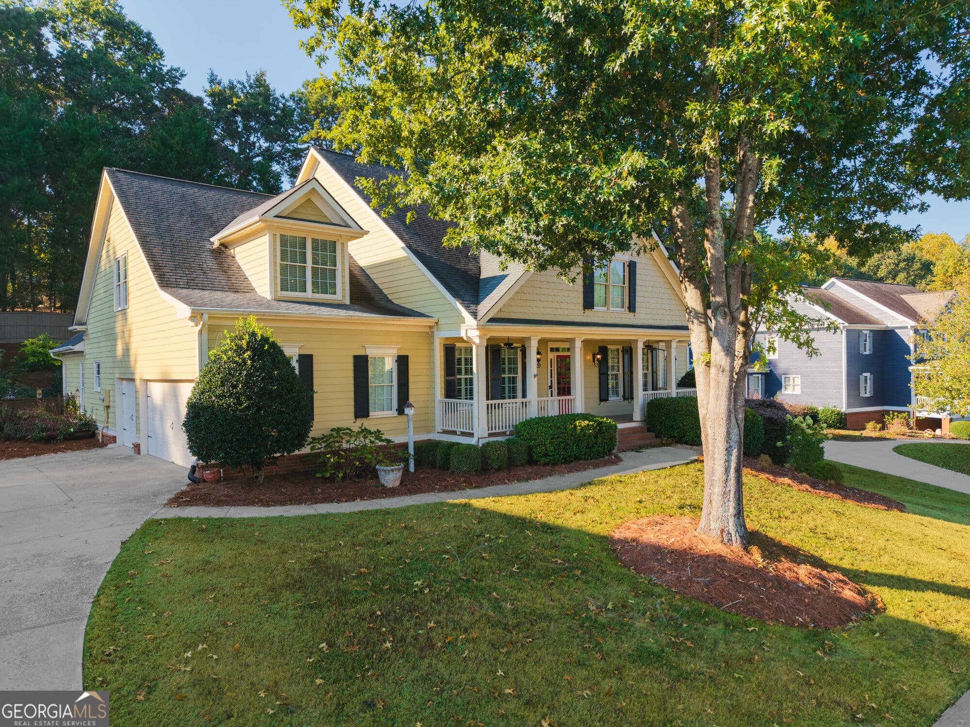4 bedroom, 3.5 bathroom, 4,051 sq ft single family residence for sale at 319 River Green Avenue, Canton, GA 30114 — photo 2
