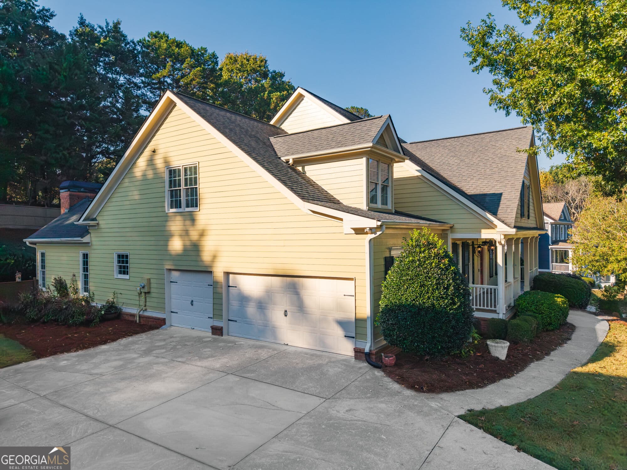 4 bedroom, 3.5 bathroom, 4,051 sq ft single family residence for sale at 319 River Green Avenue, Canton, GA 30114 — photo 3