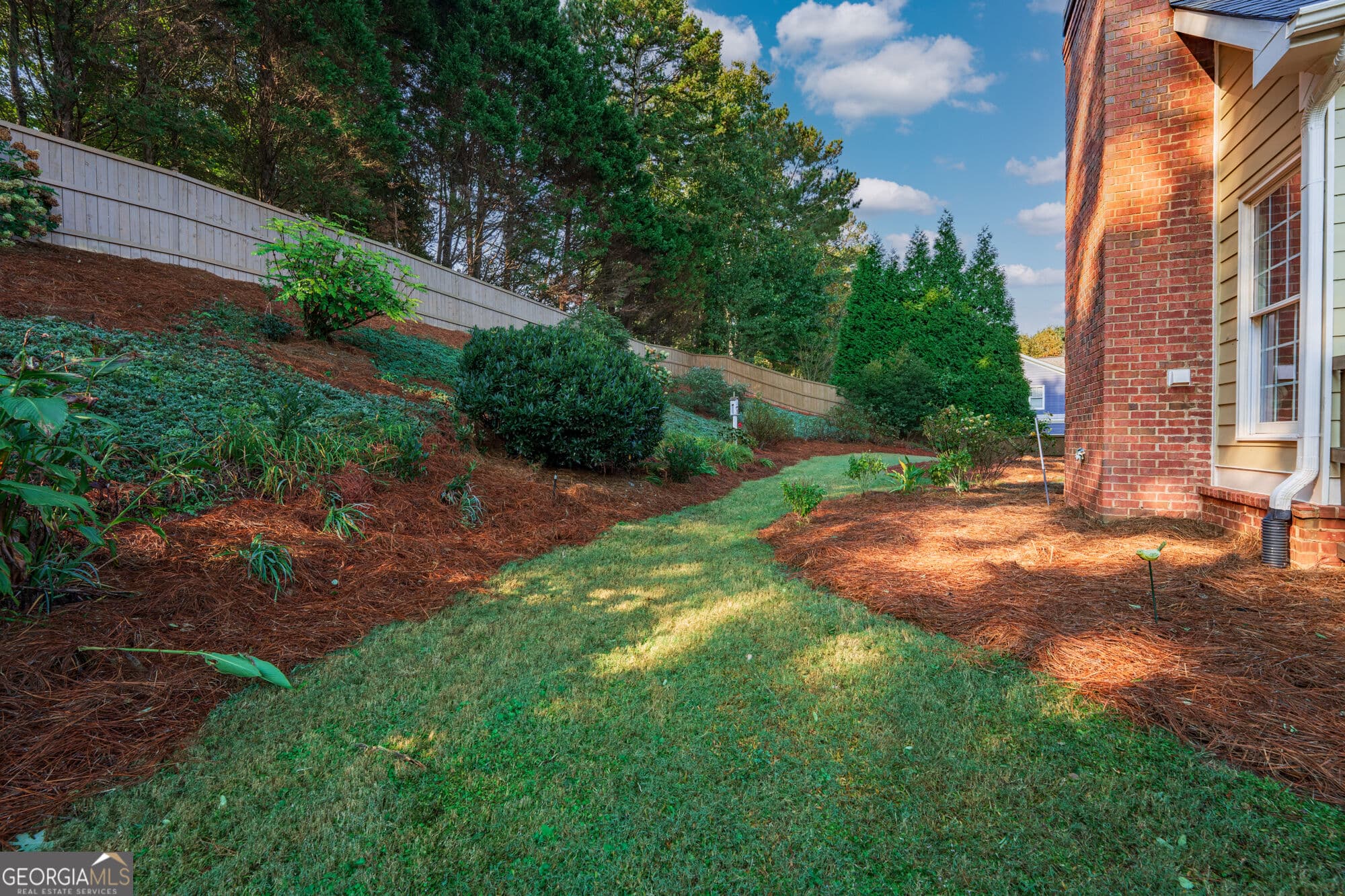 4 bedroom, 3.5 bathroom, 4,051 sq ft single family residence for sale at 319 River Green Avenue, Canton, GA 30114 — photo 5