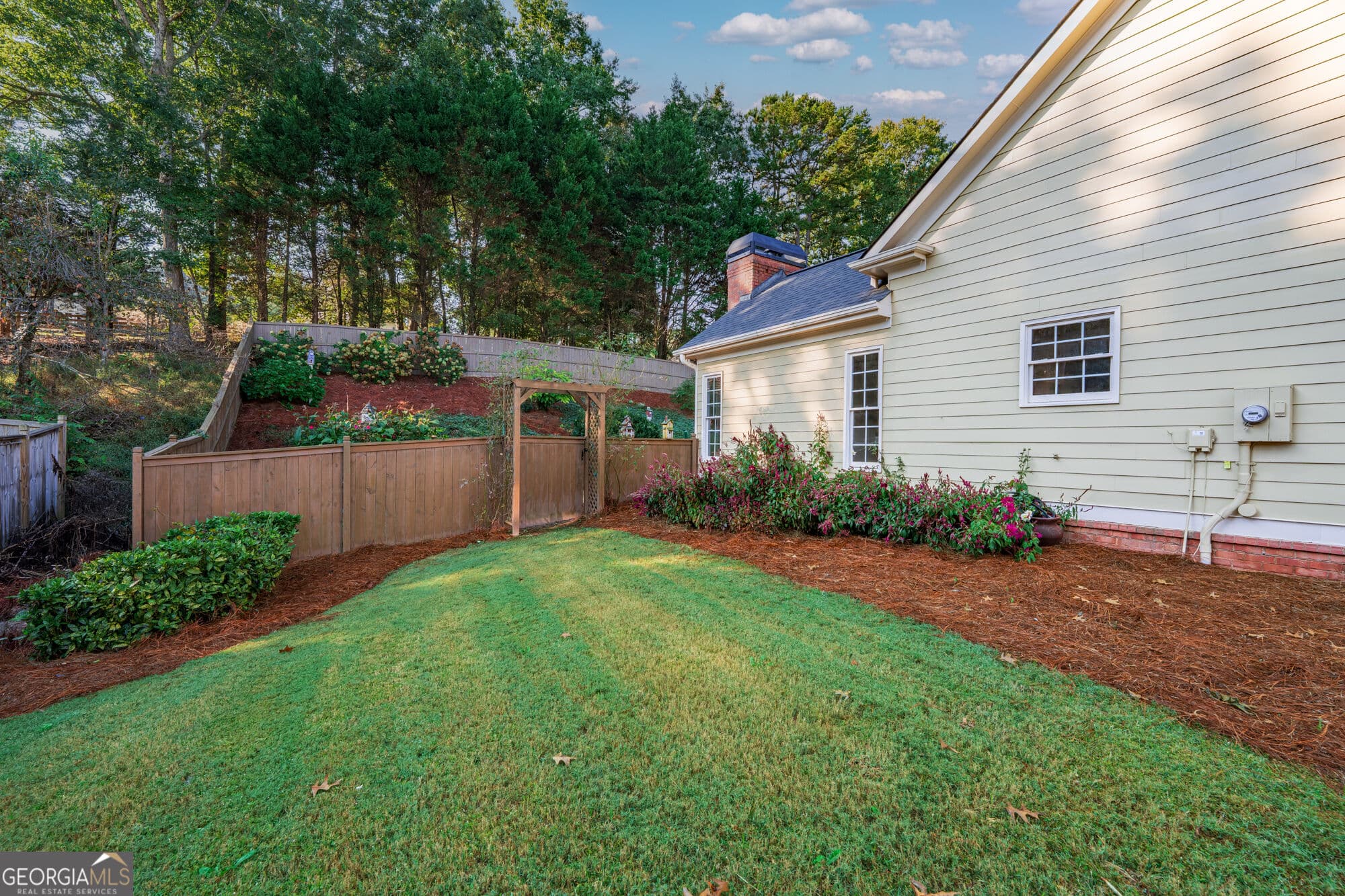 4 bedroom, 3.5 bathroom, 4,051 sq ft single family residence for sale at 319 River Green Avenue, Canton, GA 30114 — photo 4