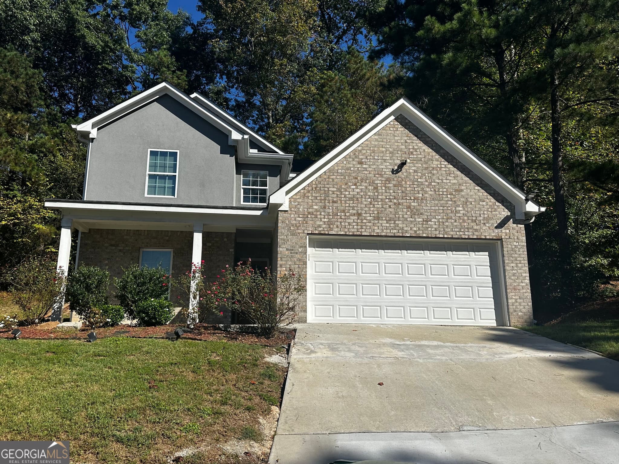 4 bedroom, 3.5 bathroom, 2,036 sq ft single family residence for sale at 6938 Shadow Ridge Lane, Stone Mountain, GA 30087 — photo 2