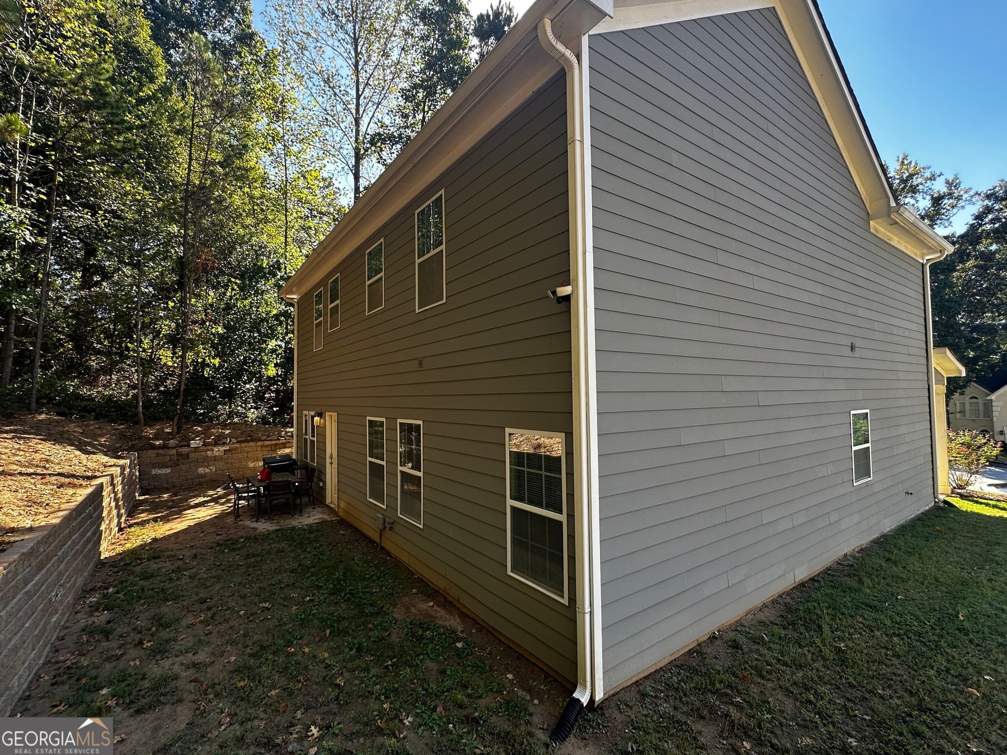 4 bedroom, 3.5 bathroom, 2,036 sq ft single family residence for sale at 6938 Shadow Ridge Lane, Stone Mountain, GA 30087 — photo 6