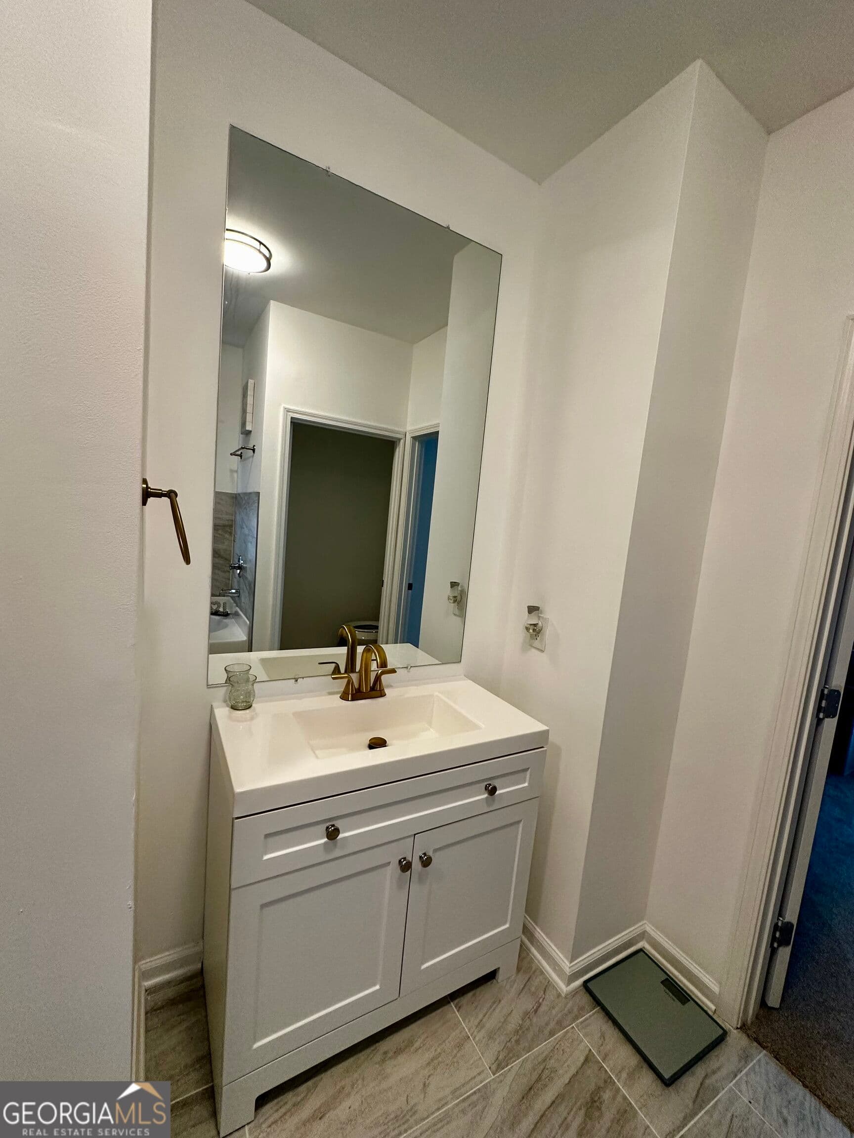 4 bedroom, 3.5 bathroom, 2,036 sq ft single family residence for sale at 6938 Shadow Ridge Lane, Stone Mountain, GA 30087 — photo 10