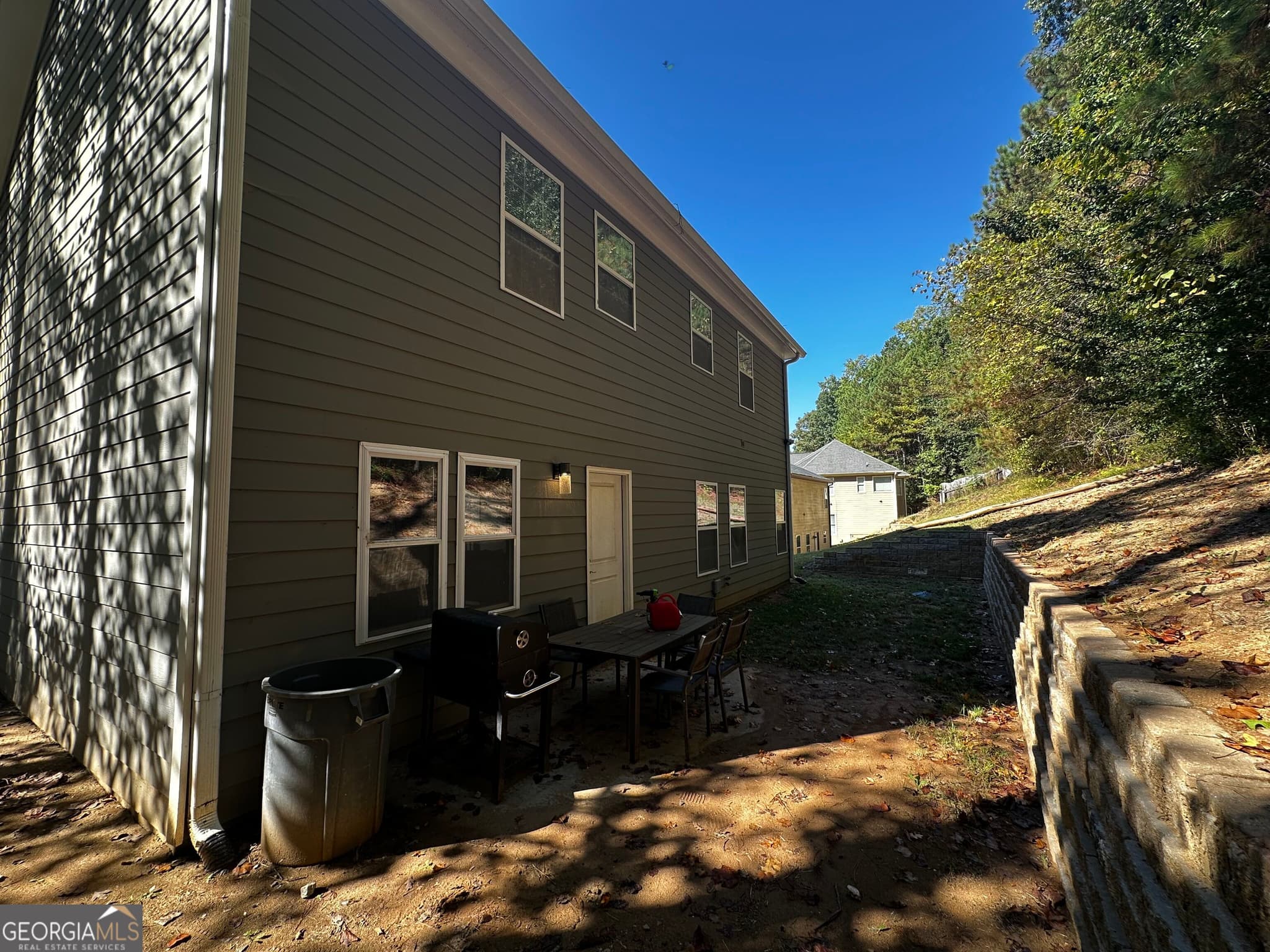 4 bedroom, 3.5 bathroom, 2,036 sq ft single family residence for sale at 6938 Shadow Ridge Lane, Stone Mountain, GA 30087 — photo 4