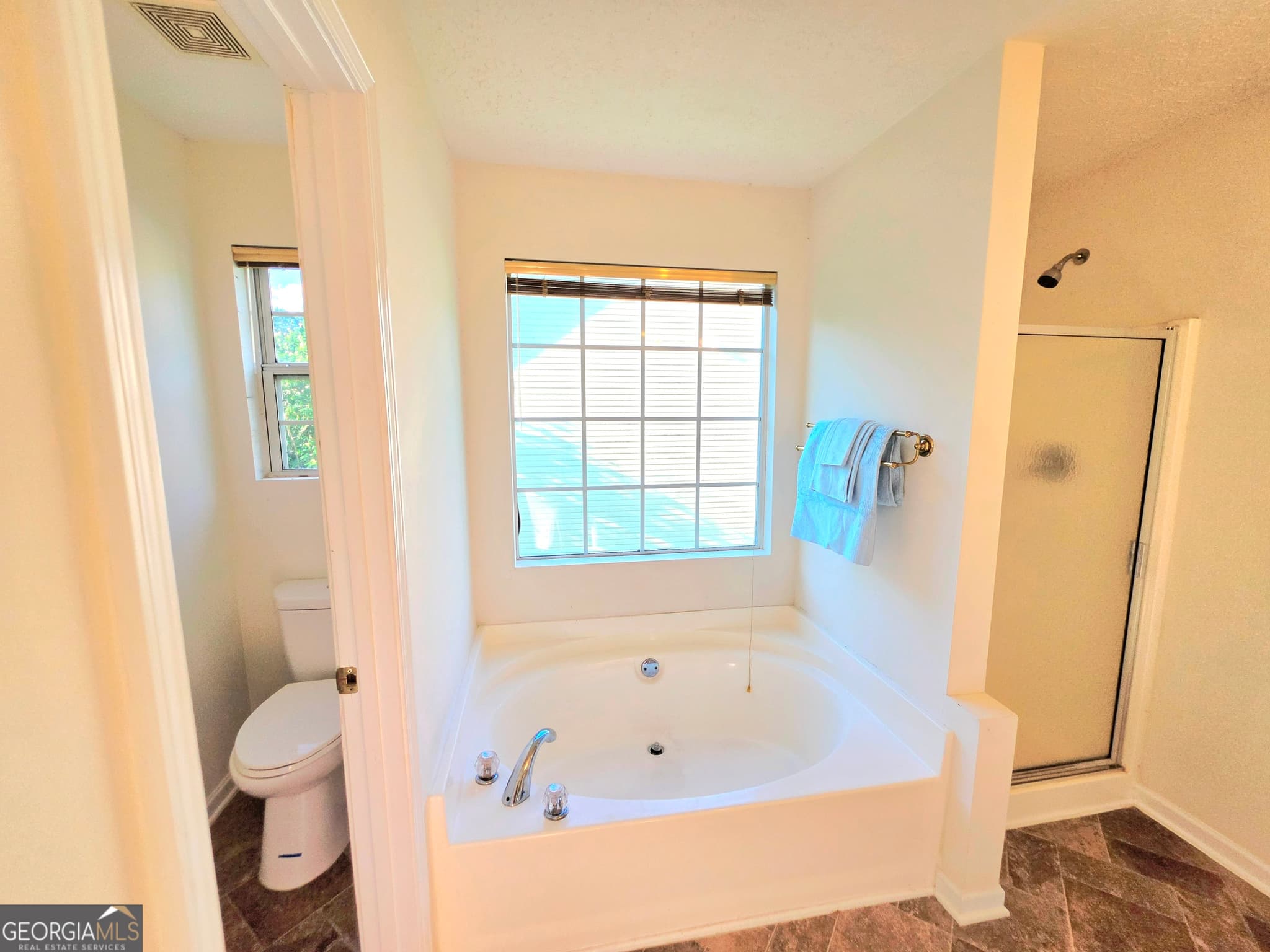 4 bedroom, 3 bathroom, 1,961 sq ft single family residence for sale at 1991 Sandlake Drive, Atlanta, GA 30331 — photo 7