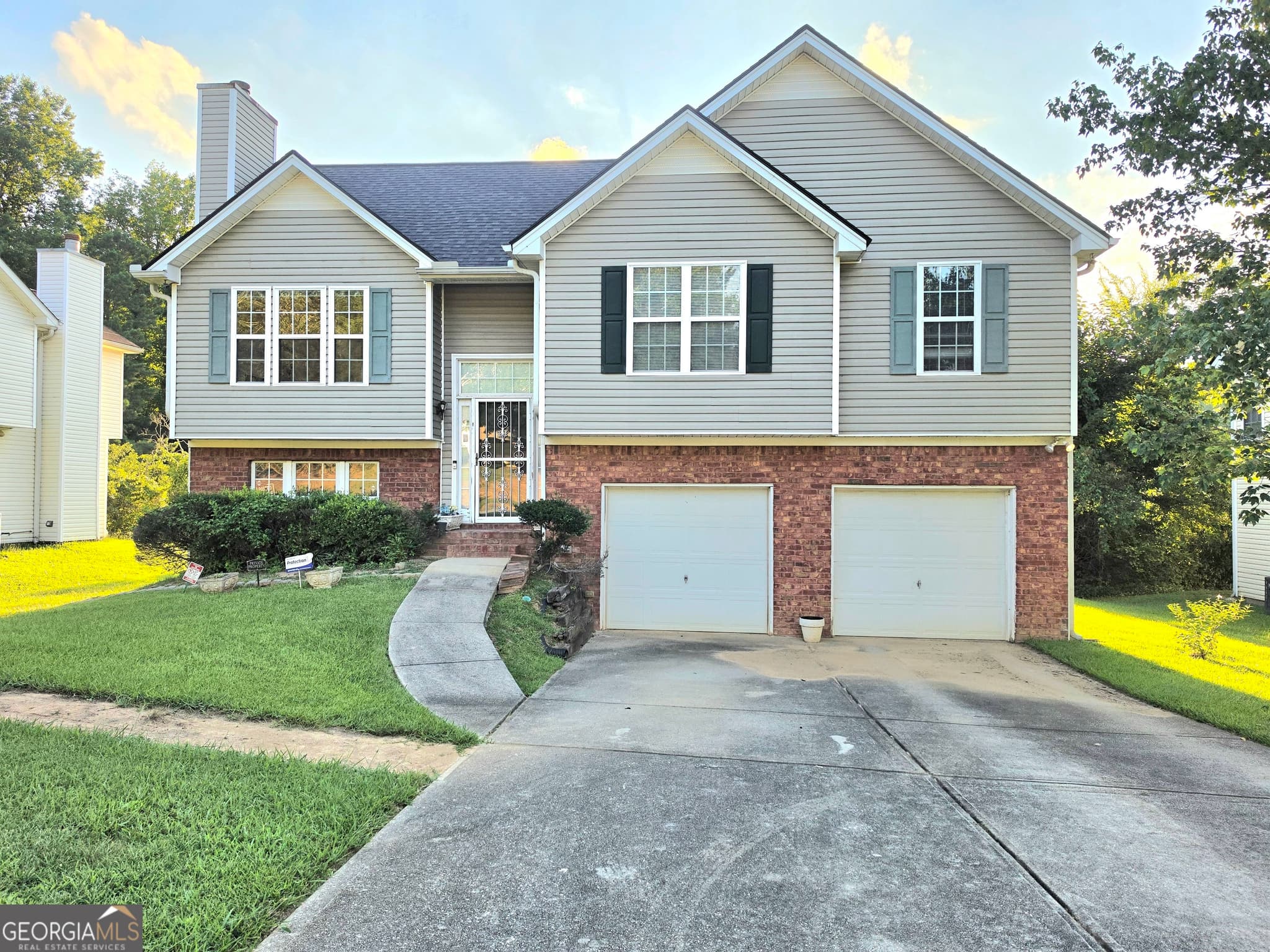 4 bedroom, 3 bathroom, 1,961 sq ft single family residence for sale at 1991 Sandlake Drive, Atlanta, GA 30331 — photo 1 of 14