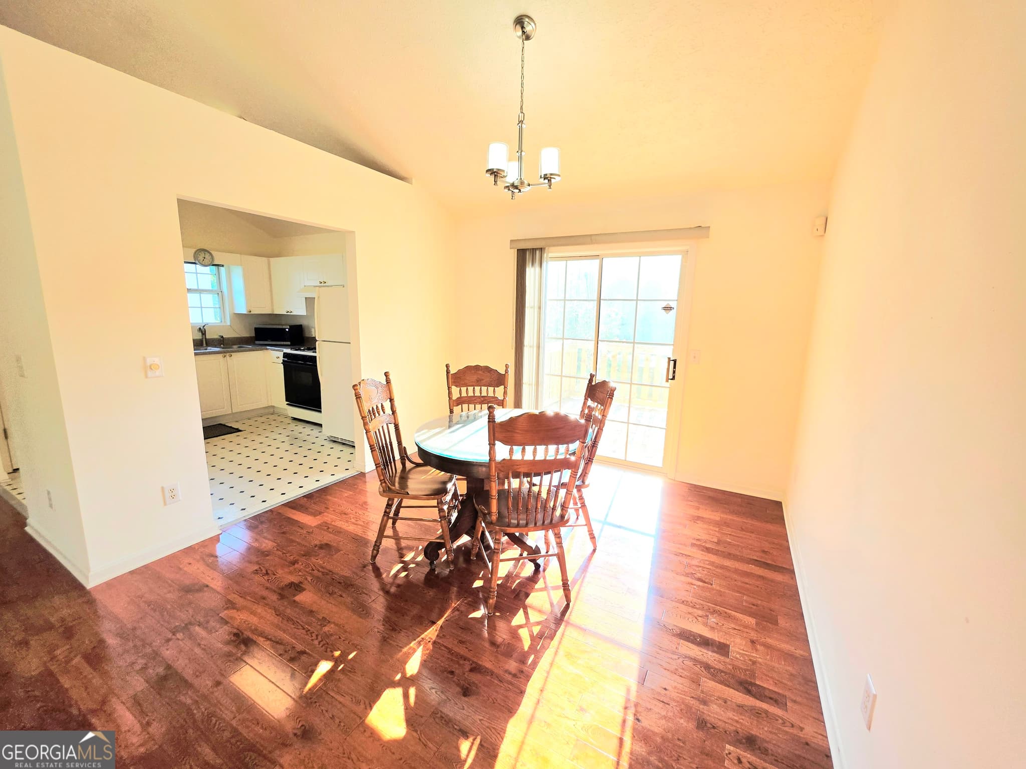 4 bedroom, 3 bathroom, 1,961 sq ft single family residence for sale at 1991 Sandlake Drive, Atlanta, GA 30331 — photo 4