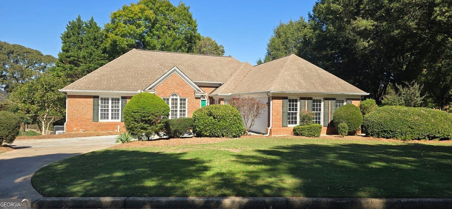 6 bedroom, 4.5 bathroom, 5,552 sq ft single family residence for rent at 5005 Johns Creek Court, Alpharetta, GA 30022 for $3,300 a month — photo 1 of 54