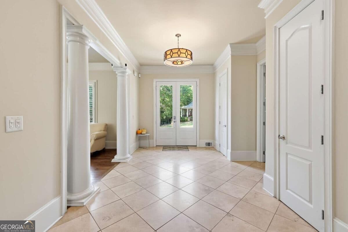 5 bedroom, 4.5 bathroom, 5,263 sq ft single family residence for sale at 1021 Oxford Way, Watkinsville, GA 30677 — photo 5