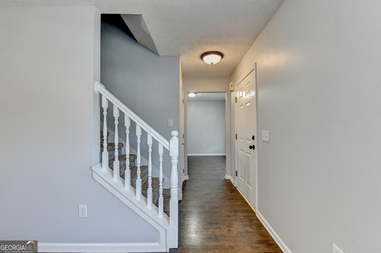 3 bedroom, 2.5 bathroom, 2,282 sq ft single family residence for sale at 3270 Spincaster Way, Loganville, GA 30052 — photo 2