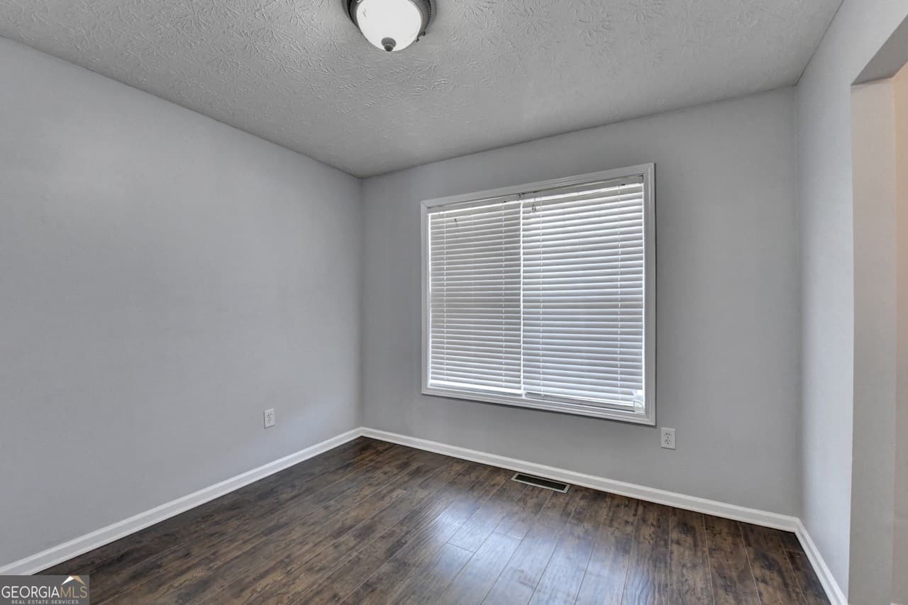 3 bedroom, 2.5 bathroom, 2,282 sq ft single family residence for sale at 3270 Spincaster Way, Loganville, GA 30052 — photo 9