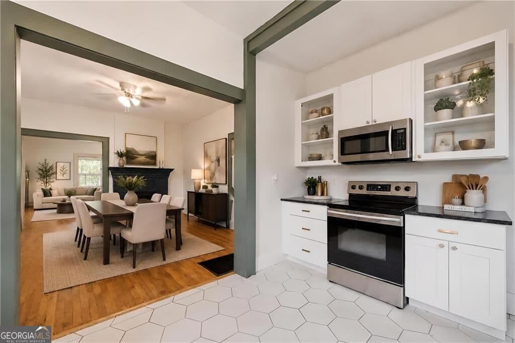 4 bedroom, 3 bathroom, 2,284 sq ft single family residence for sale at 691 Florence Place, Atlanta, GA 30318 — photo 6