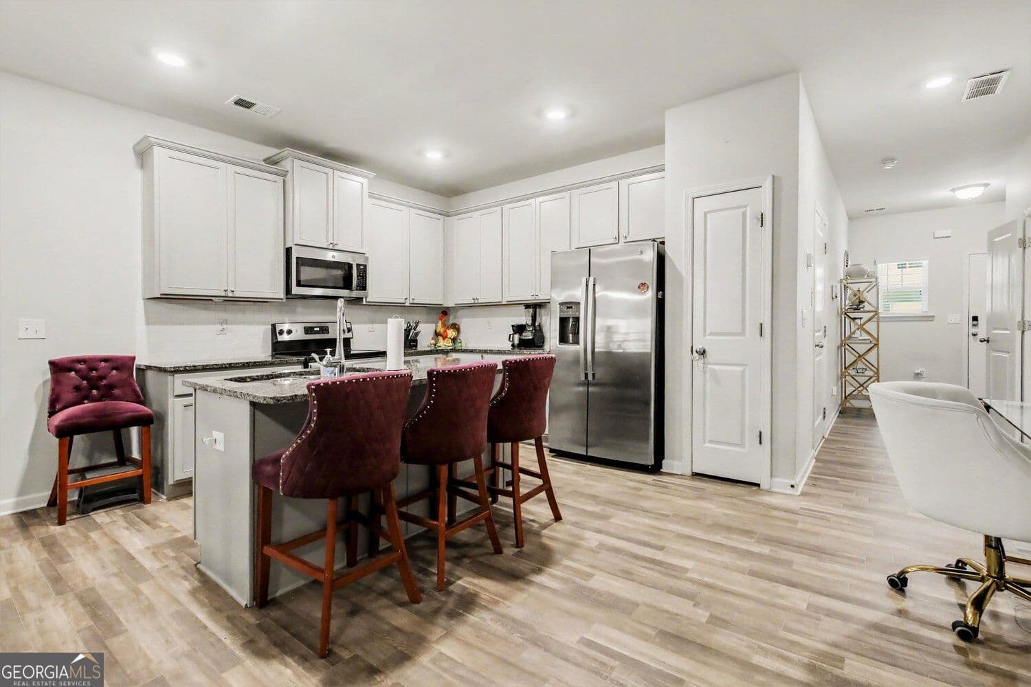 3 bedroom, 2.5 bathroom, 1,880 sq ft townhouse for sale at 5103 Lower Elm Street, Atlanta, GA 30349 — photo 3