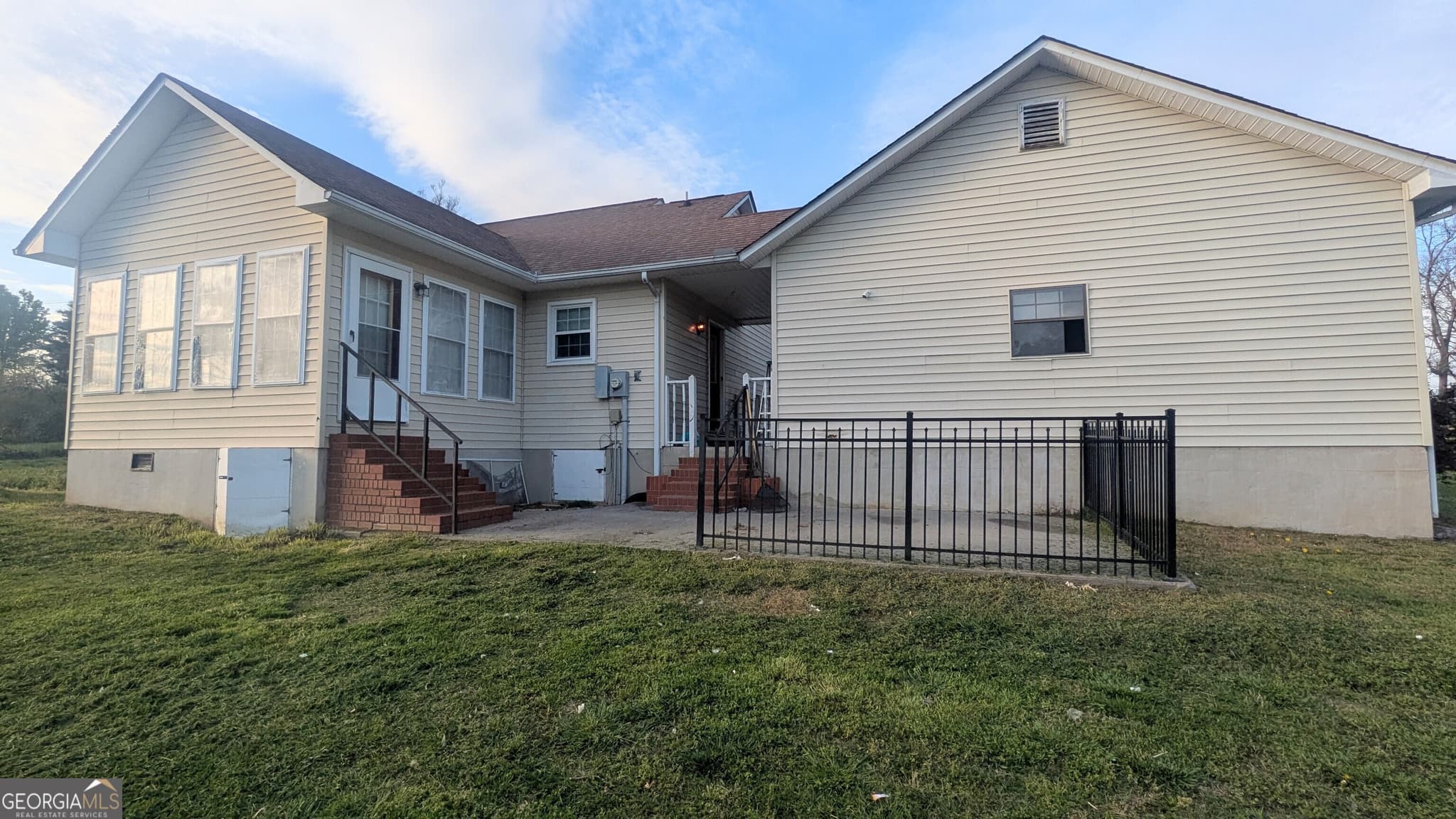 3 bedroom, 2 bathroom single family residence for sale at 327 Lovebridge Road, Calhoun, GA 30701 — photo 3
