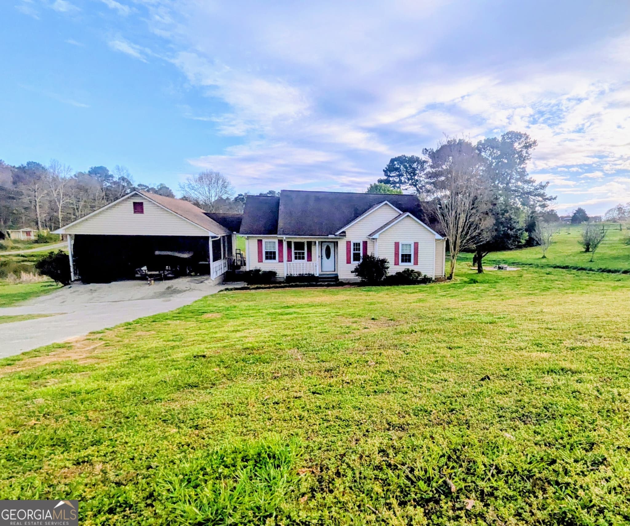 3 bedroom, 2 bathroom single family residence for sale at 327 Lovebridge Road, Calhoun, GA 30701 — photo 1 of 19