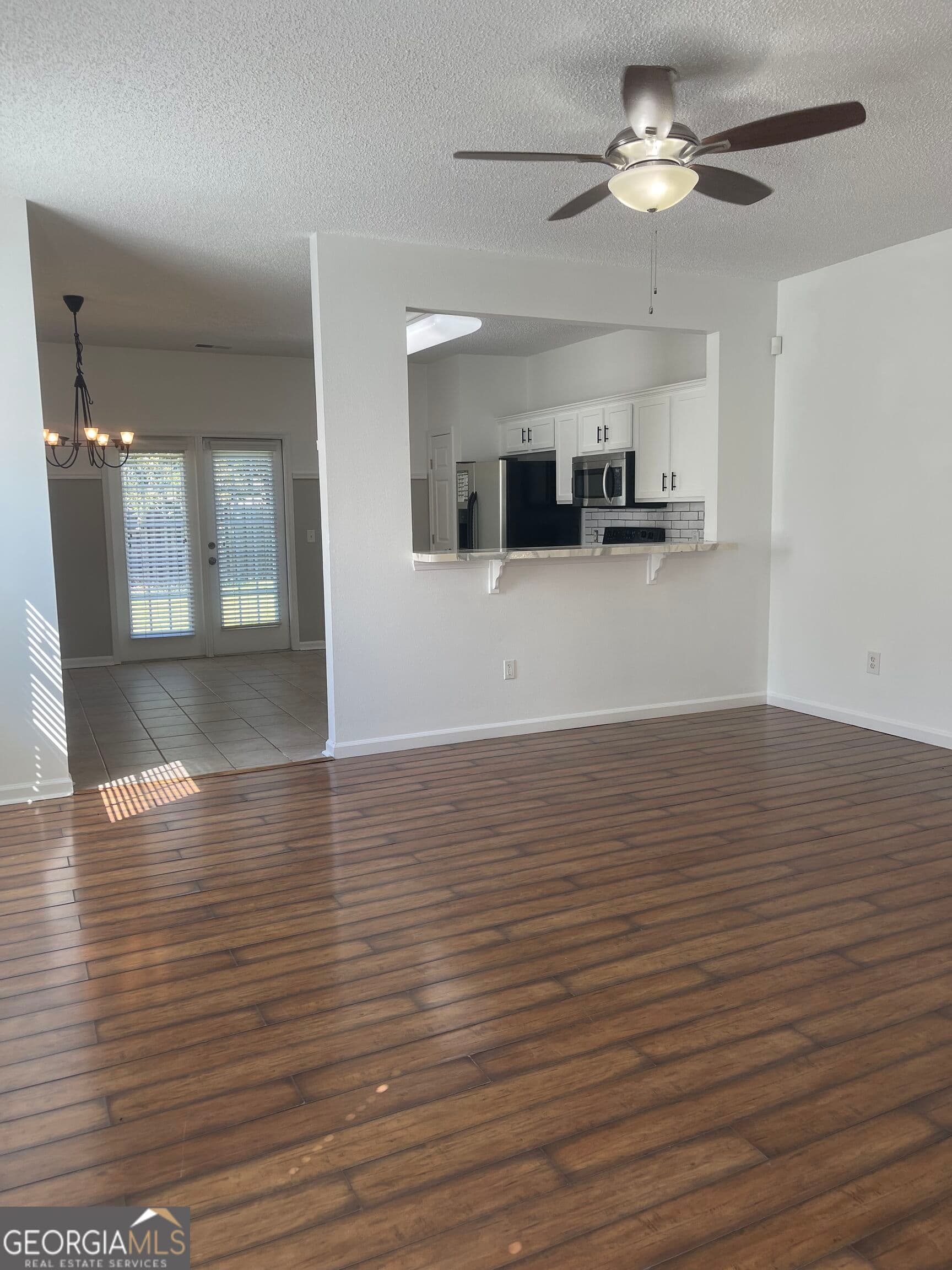 3 bedroom, 2 bathroom, 1,356 sq ft single family residence under contract at 10 Hartland Court, Savannah, GA 31407 — photo 3
