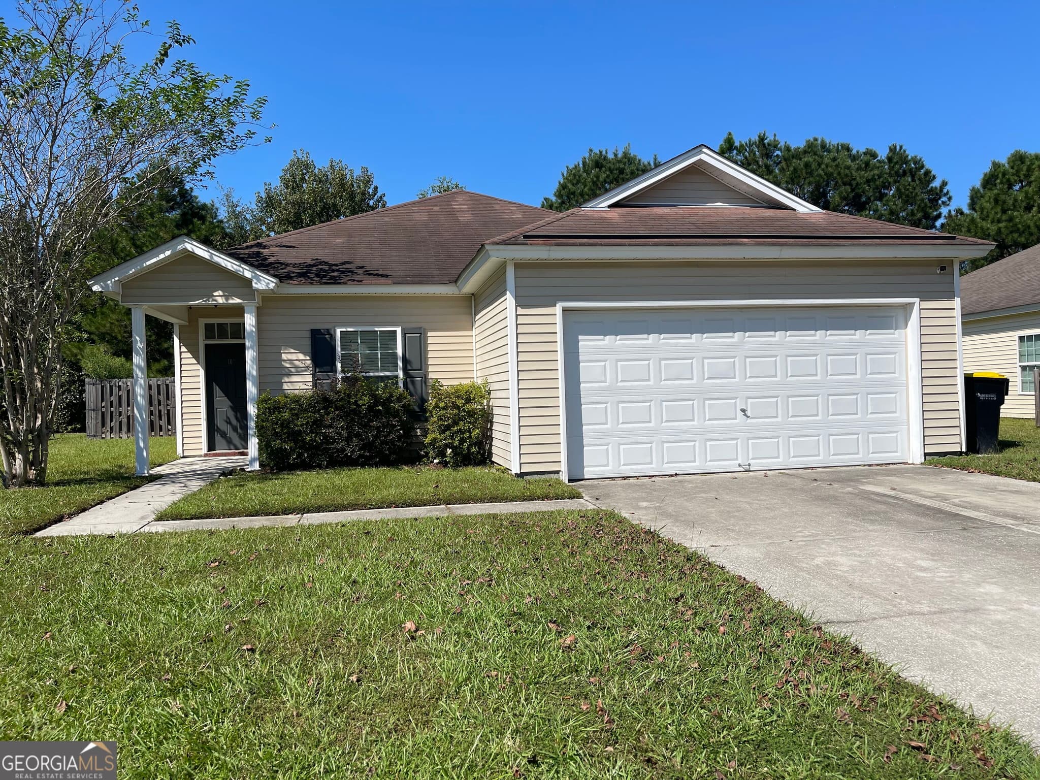 3 bedroom, 2 bathroom, 1,356 sq ft single family residence under contract at 10 Hartland Court, Savannah, GA 31407