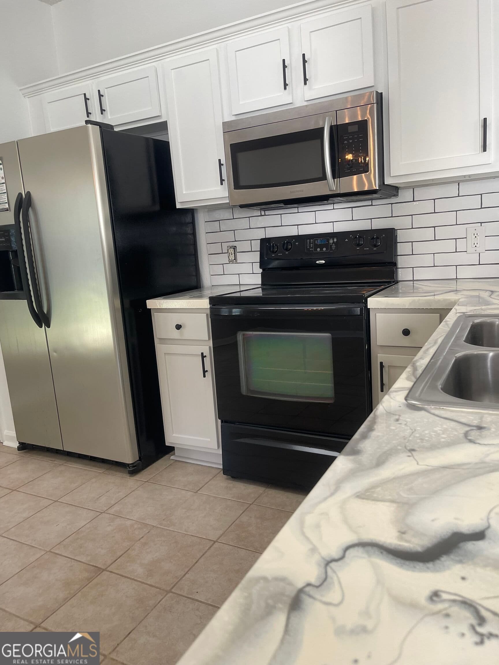 3 bedroom, 2 bathroom, 1,356 sq ft single family residence under contract at 10 Hartland Court, Savannah, GA 31407 — photo 5