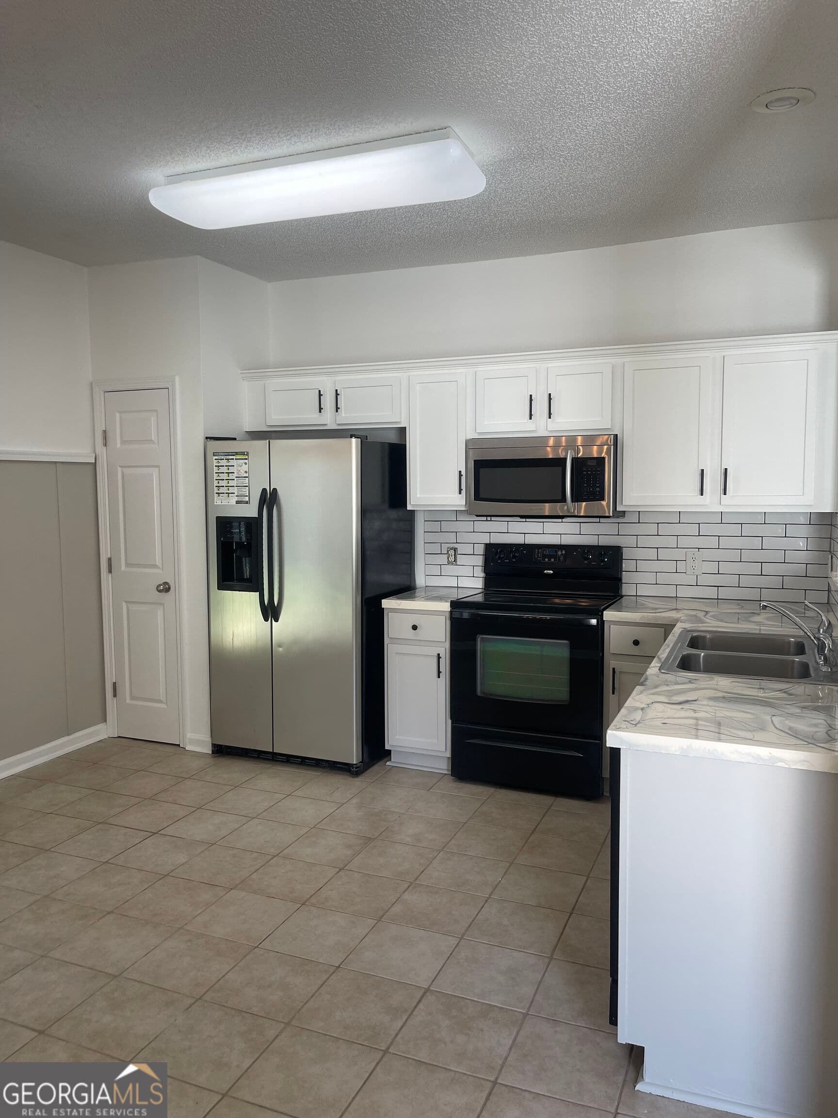 3 bedroom, 2 bathroom, 1,356 sq ft single family residence under contract at 10 Hartland Court, Savannah, GA 31407 — photo 4