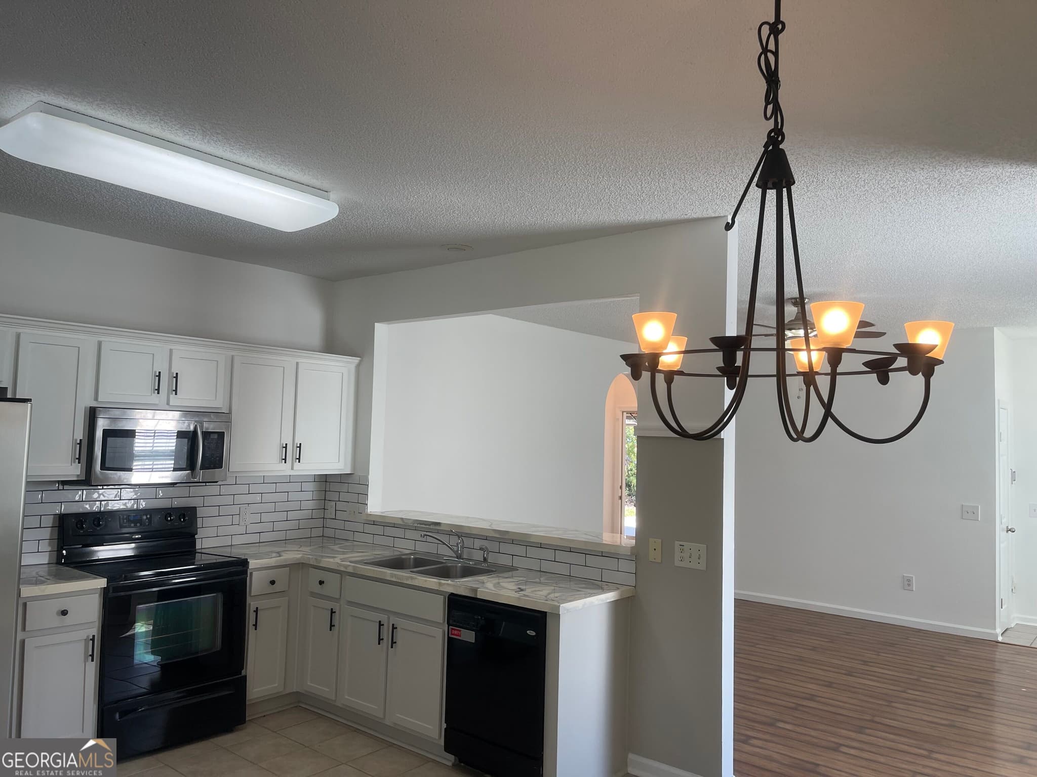 3 bedroom, 2 bathroom, 1,356 sq ft single family residence under contract at 10 Hartland Court, Savannah, GA 31407 — photo 8