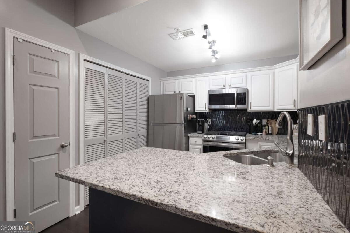 2 bedroom, 2 bathroom, 1,177 sq ft condominium for sale at 4006 Orchard Hill Terrace, Stone Mountain, GA 30083 — photo 7