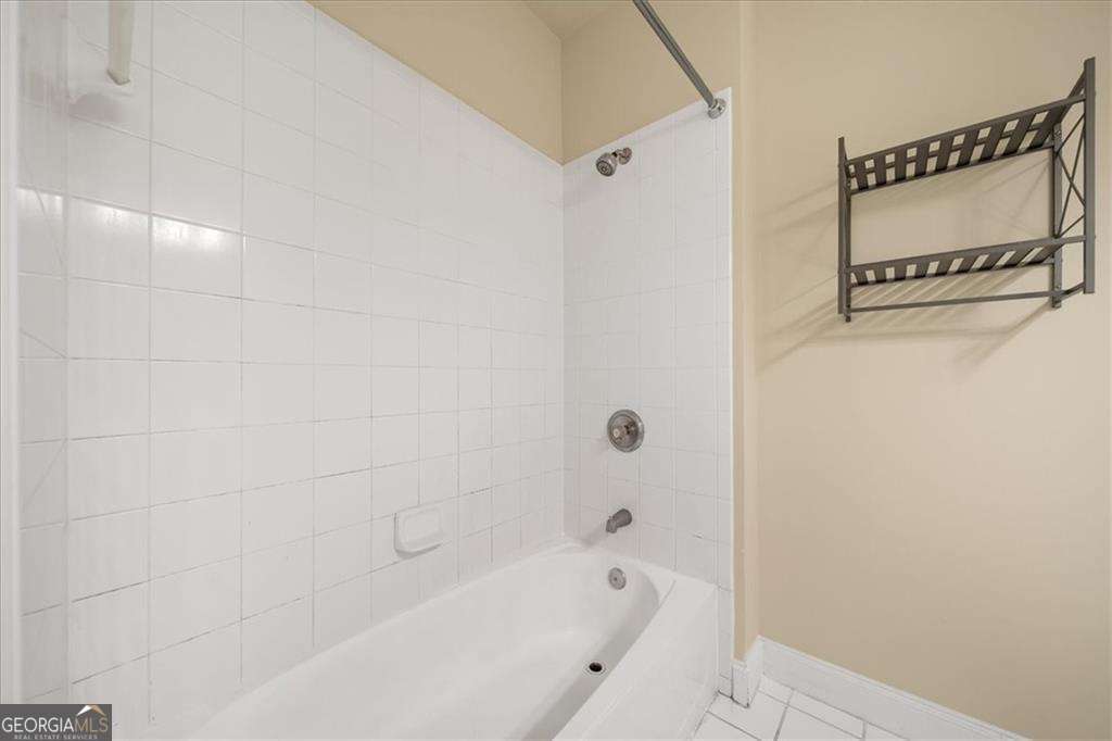 3 bedroom, 3.5 bathroom townhouse for rent at 205 16th Street 9, Atlanta, GA 30363 for $2,695 a month — photo 7