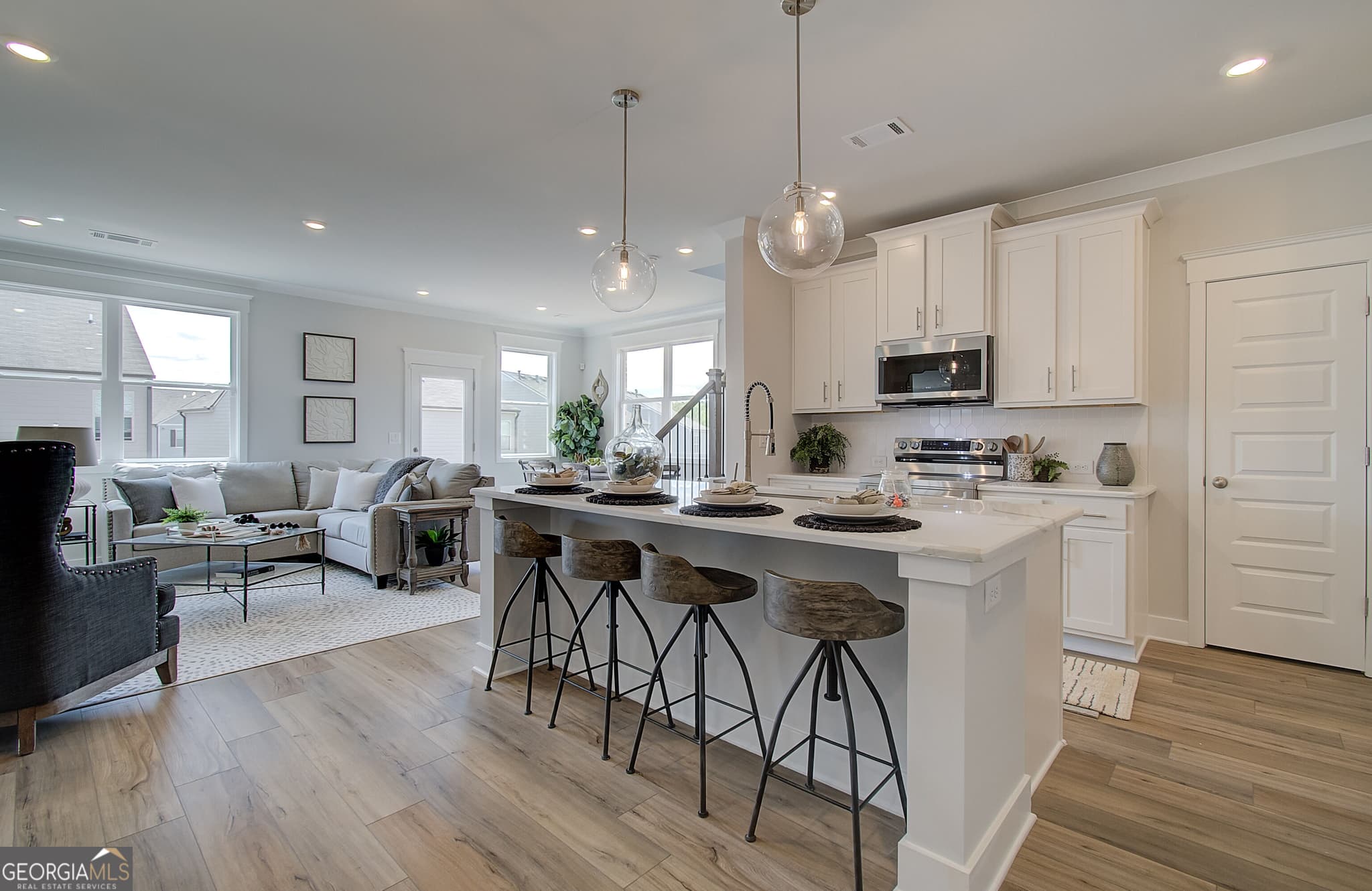 3 bedroom, 2.5 bathroom, 1,850 sq ft townhouse for sale at 314 Brook Landing Circle, Auburn, GA 30011 — photo 8